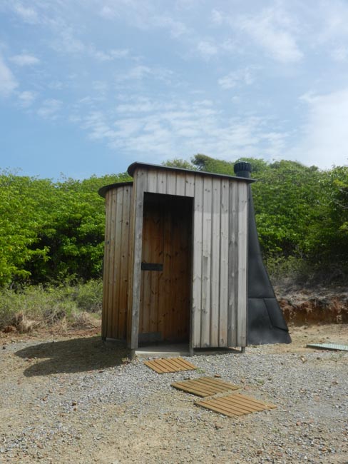Toilettes sèches à Pinel | Dry toilets on Pinel © Béatrice Galdi