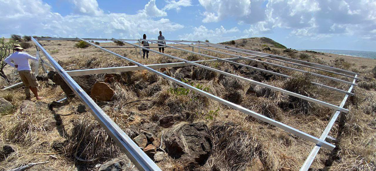 Panneaux solaires sur l’îlet Pinel - Solar Panels on Pinel Islet