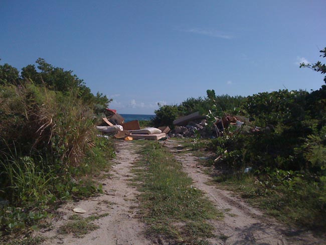 La plage de Grandes Cayes... | Grandes Cayes Beach...