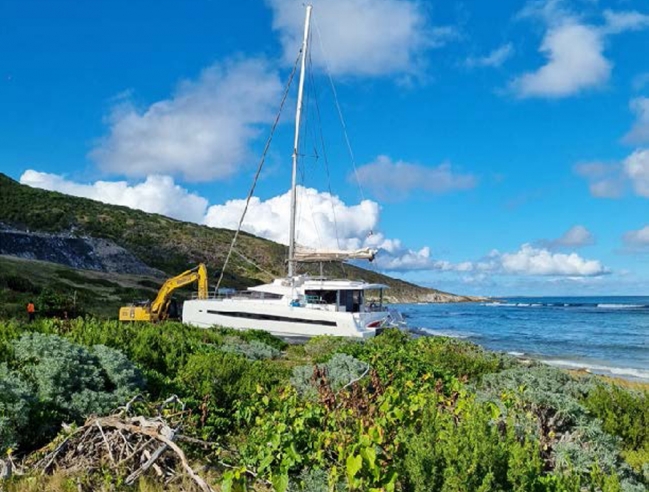 Catamaran Dream Yacht échoué en décembre 2023 à Grandes Cayes