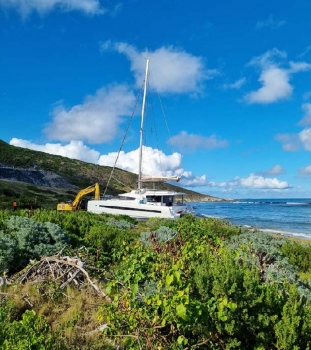 Catamaran Dream Yacht échoué en décembre 2023 à Grandes Cayes